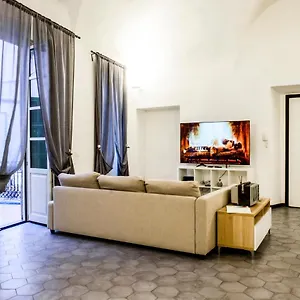 Archivolto Del Teatro, 3 Affittacamere